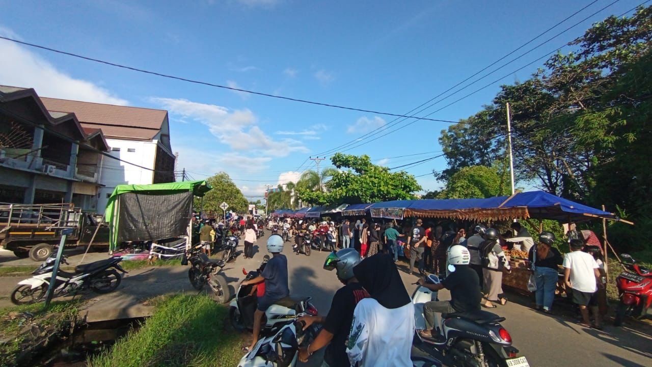 Pasar juadah yang hanya buka saat bulan suci Ramadan di Ketapang, Sabtu 1 Maret 2025.
