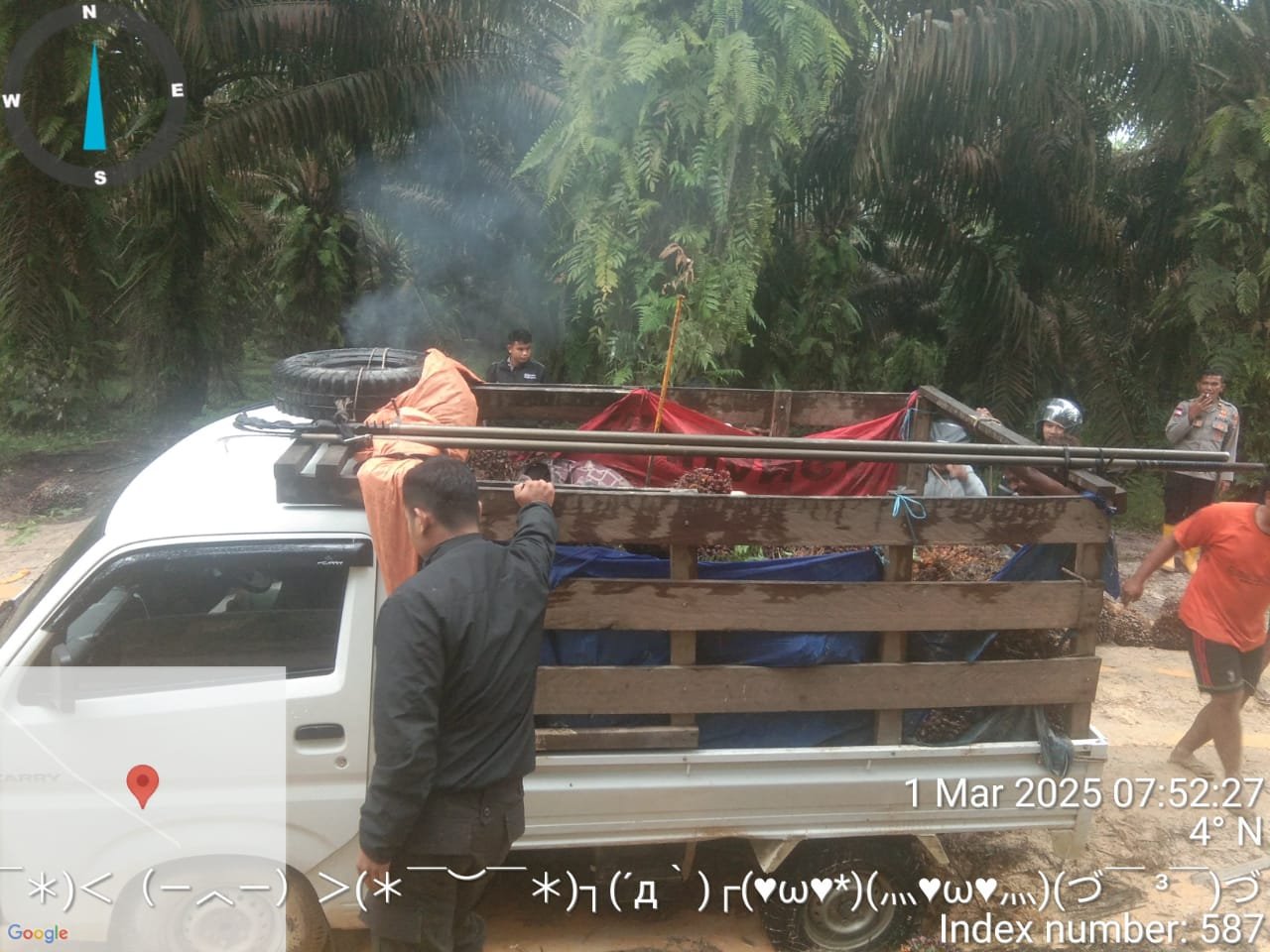 Polisi Amankan Pikap Muatan Buah Sawit Curian di PT WHS II Sajingan Besar