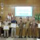 Hasil evaluasi EPSS 2024 Kabupaten Sambas yang diserahkan oleh Bupati Sambas.