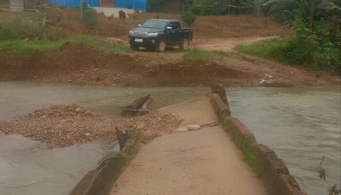 Jembatan Penghubung Dua Dusun di Kecamatan Subah Putus Diterjang Banjir