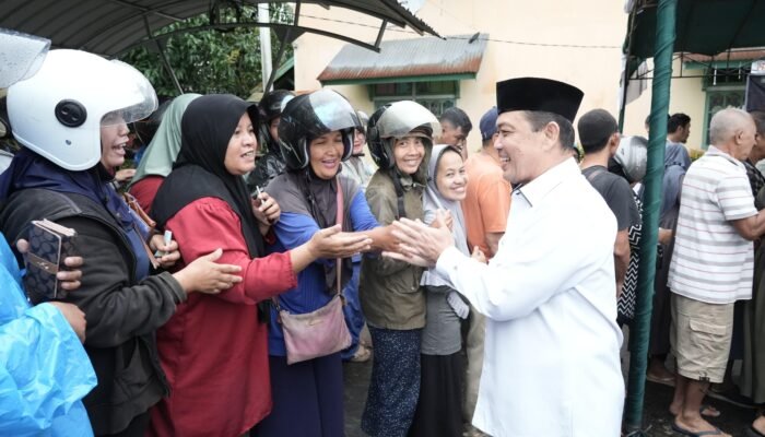 Gubernur Kalbar Ria Norsan Pantau Operasi Pasar Murah di Kabupaten Sambas