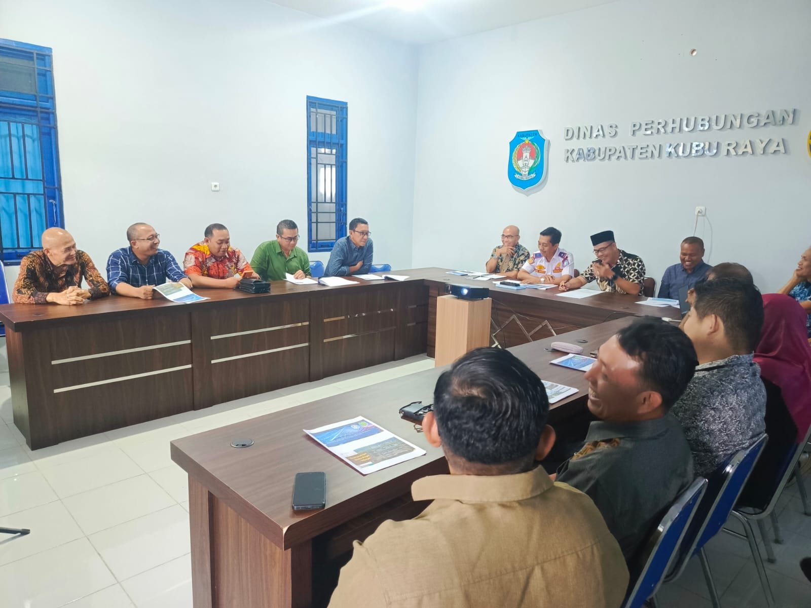 Komisi III DPRD Kabupaten Sambas sharing ke Dinas Perhubungan Kubu Raya dalam pengelolaan PJU