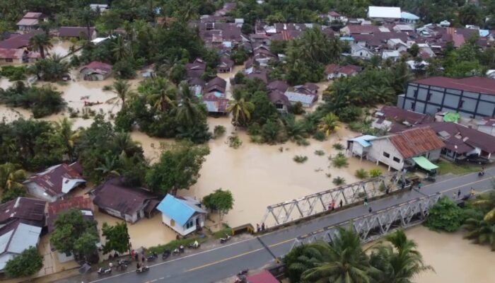 Banjir Kiriman Melanda Desa Mandor, Ketinggian Air Mencapai 2 Meter