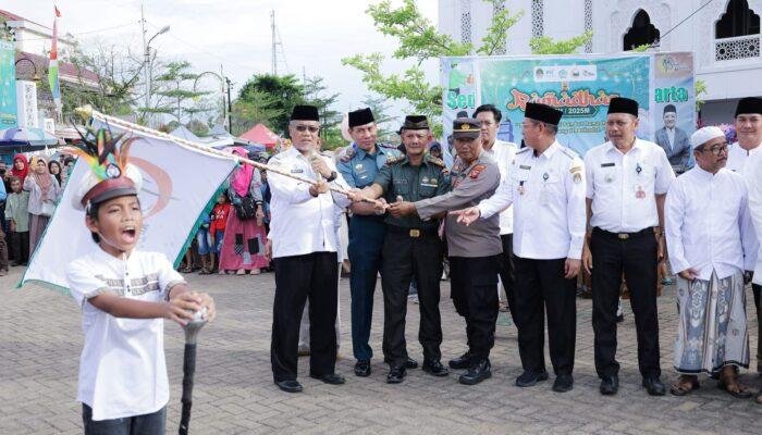 Staff Ahli Bupati Ketapang Lepas Ribuan Peserta Pawai  Tarhib Ramadhan 1446 H/ 2025 M