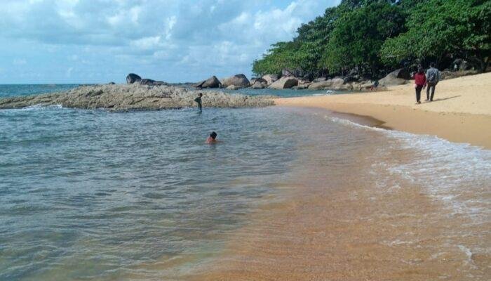 Libur Lebaran, Pantai Temajuk Ramai Dikunjungi Wisatawan