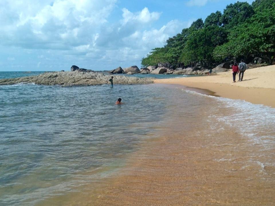 Libur Lebaran, Pantai Temajuk Ramai Dikunjungi Wisatawan