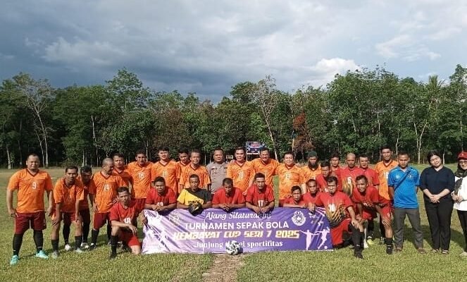Menang Tipis, Skuad Sepakbola DPRD Sambas Berhasil Taklukkan Tim Sepakbola Desa Tri Kembang