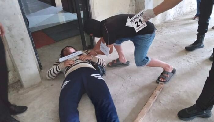 Polisi Gelar Rekonstruksi Adegan Pencurian dengan Kekerasan oleh Menantu Terhadap Mertua di Pemangkat
