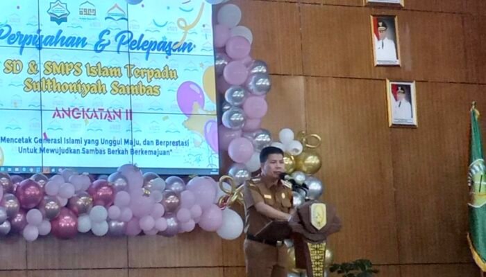 Bupati Satono Hadiri Acara Perpisahan SD dan SMPS Islam Terpadu Sulthoniyah Sambas
