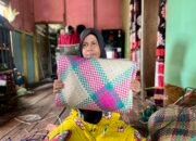 Darlina Perajin Tikar Tradisional Asal Selakau Berhasil Pasarkan Karyanya Hingga Ke Malaysia