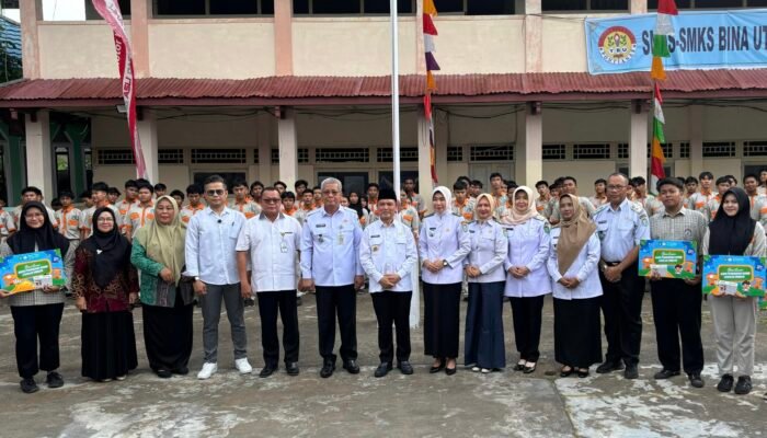 Ria Norsan Penuhi Komitmen Berikan Bantuan Biaya Pendidikan Bagi 21.000 Pelajar Sekolah Swasta di Kalbar