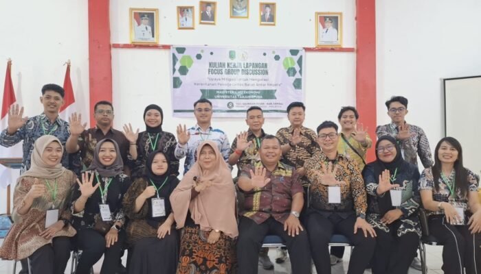 Camat Sajingan Besar Apresiasi Kegiatan KKL Magister Ilmu Ekonomi Untan