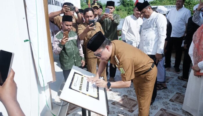 Bupati Sambas Resmikan Surau Al Muhajirin di Desa Saing Rambi