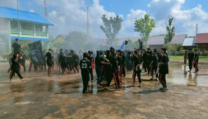 Sederhana Saja, Pelepasan Kelas 9 SMPN 1 Sungai Pinyuh Sambil Main Air