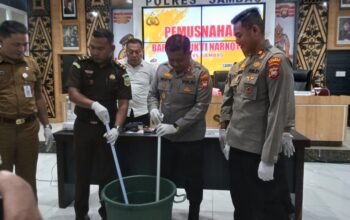 Pemusnahan BB narkoba jenis sabu di Polres Sambas/Foto Sera/Jejaring Kalbar.