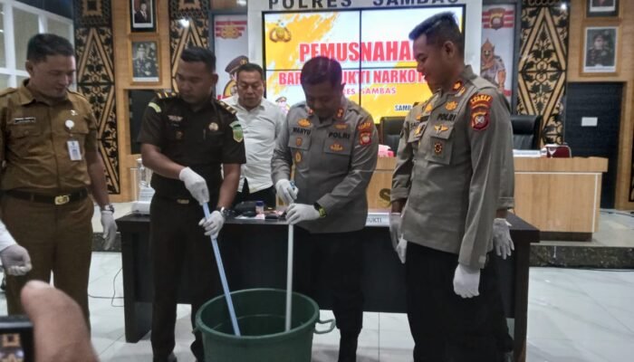 Kapolres Sambas Blender 15,59 Gram Sabu dengan Cairan Pembersih Lantai