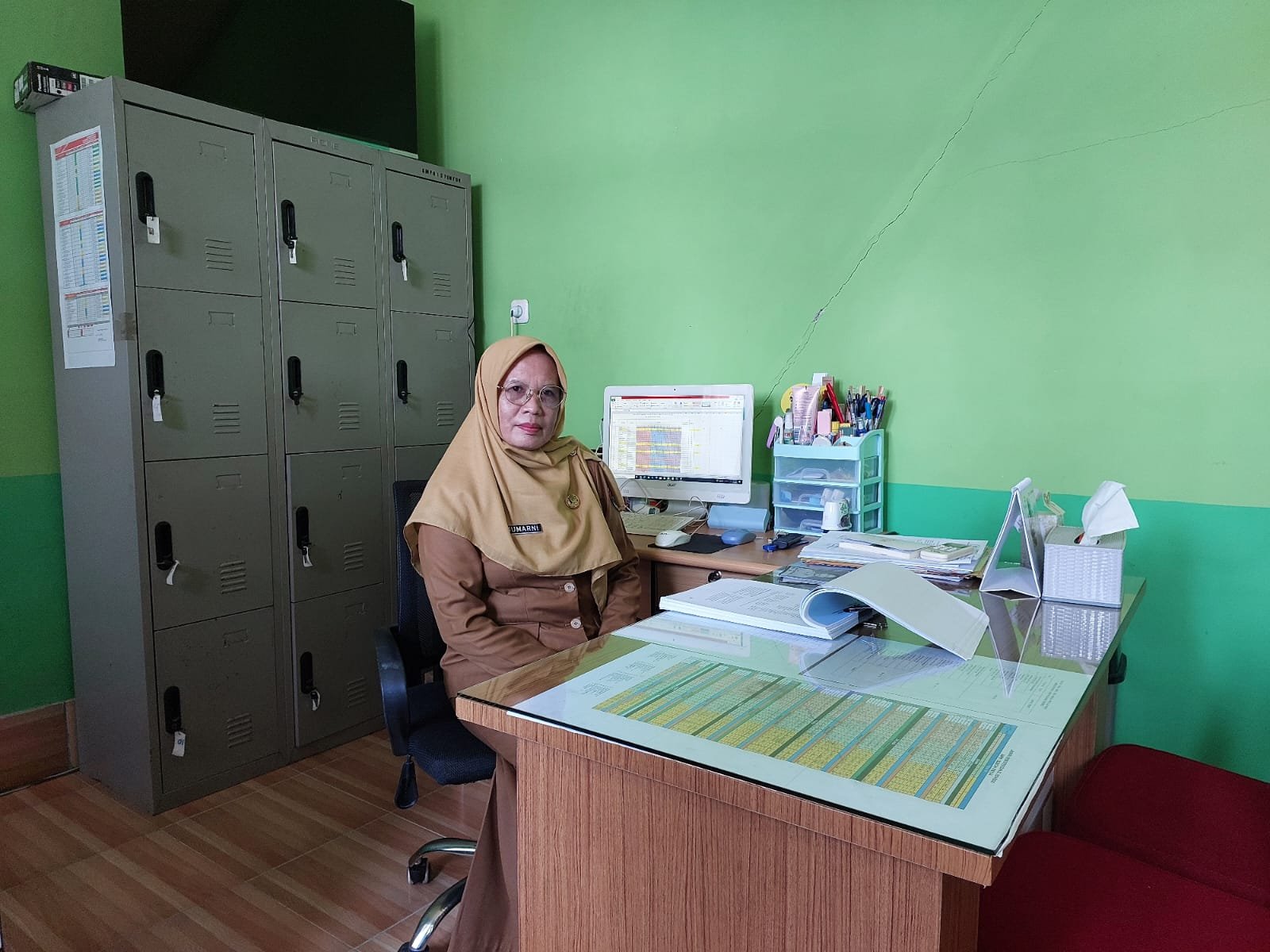 Kepala SMP Negeri 1 Sungai Pinyuh, Jumarni, S.Pd/Istimewa