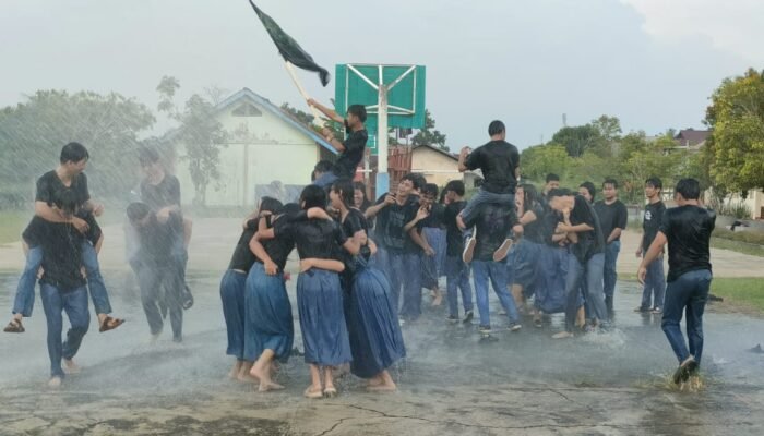 Penuh Sukacita, SMA Amkur Sungai Pinyuh Umumkan Kelulusan 100 Persen