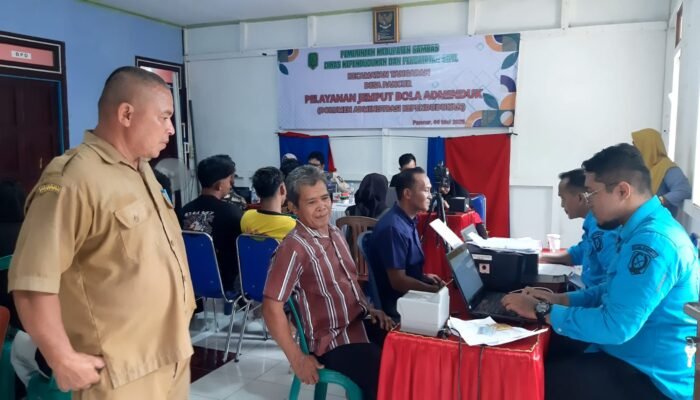 Kades Pancur Apresiasi Layanan Adminduk Jemput Bola ke Kantor Desa
