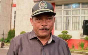 Wakil Ketua II DPRD Sambas, Sehan Abdul Rahman saat diwawancarai, Kamis 1 Mei 2025/Foto Sera/Jejaring Kalbar