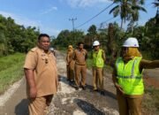 Bupati Erlina Tinjau Kondisi Jalan Rusak di Mempawah Timur dan Mempawah Hilir