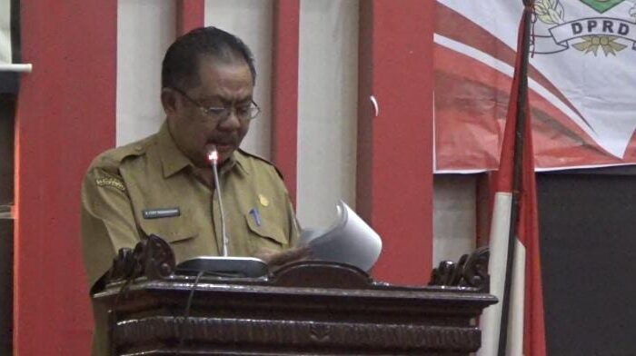 Sekda Fery Ikuti Rapat Paripurna Pandangan Umum Fraksi DPRD Sambas Terhadap Tiga Raperda