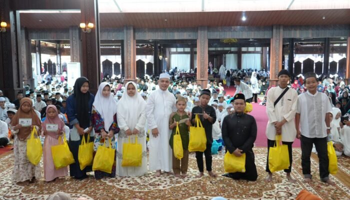 Meriahkan Tahun Baru Islam, Ria Norsan Berikan Santunan Kepada Anak Yatim dan Piatu