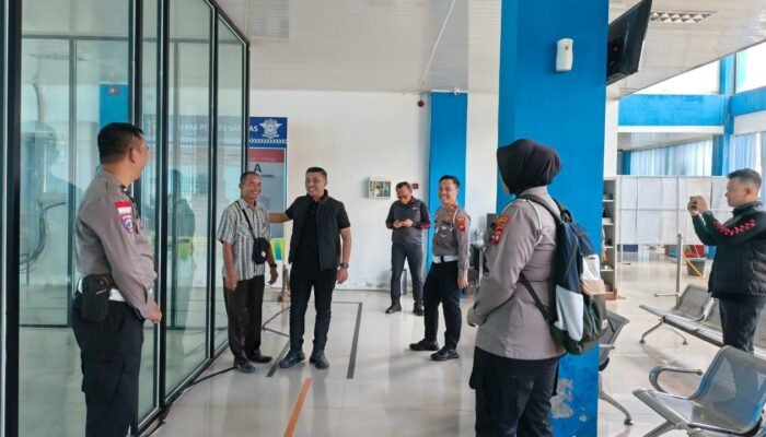 Polres Sambas Terima Kunjungan Tim Propam Polda Kalbar dalam Kegiatan Operasi Bersih