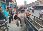 Damkar Jaguar Sungai Pinyuh Normalisasi Drainase Depan Ruko Baru Bekas Kebakaran