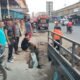 Damkar Jaguar Sungai Pinyuh Normalisasi Drainase Depan Ruko Baru Bekas Kebakaran