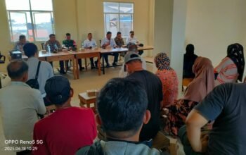 Suasana rapat koordinasi terkait penataan Pasar Pagi Sungai Pinyuh/Foto Bung Ranie/Jejaring Kalbar