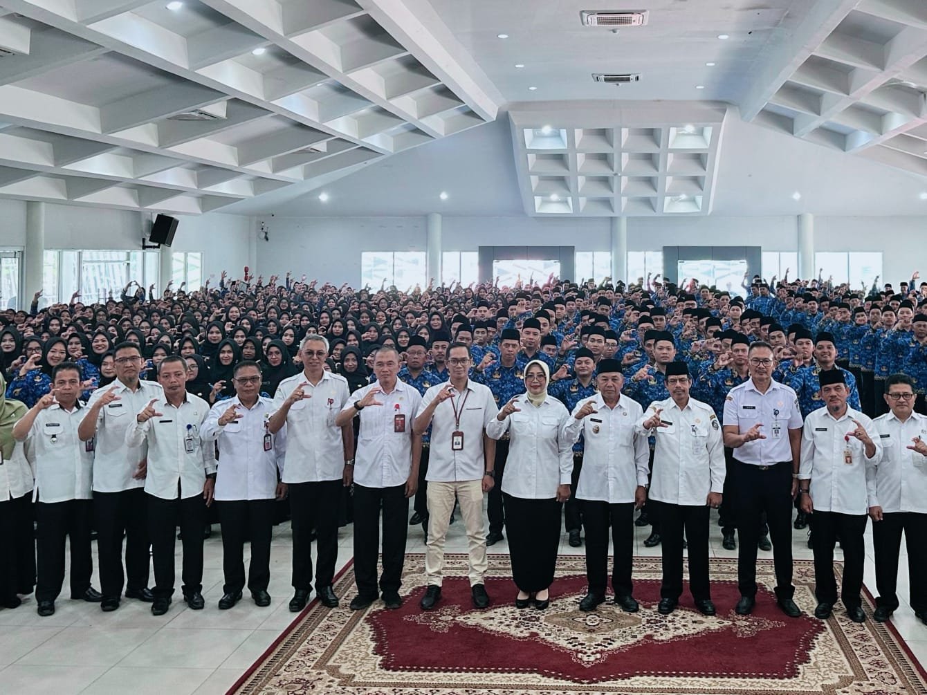 Bupati Mempawah Serahkan SK kepada 662 PPPK Tahap I Formasi Tahun 2024