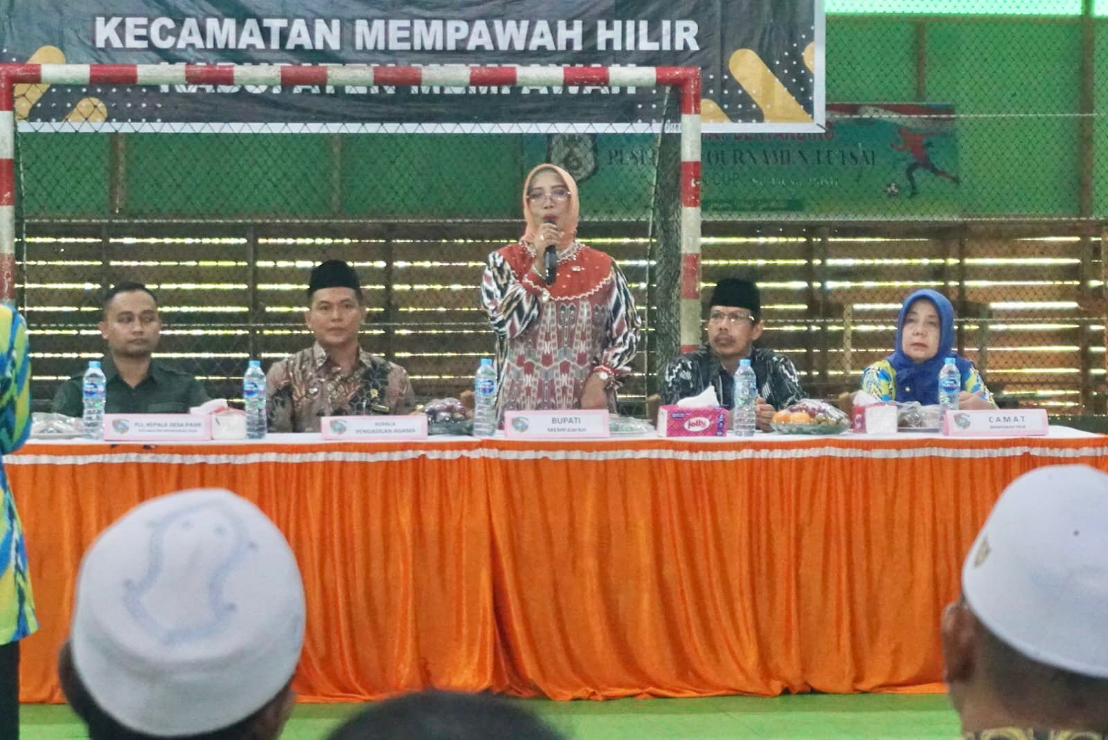 Bupati Mempawah, Erlina saat menghadiri sidang isbath nikah di Desa Pasir, Kamis 19 Juni 2025.