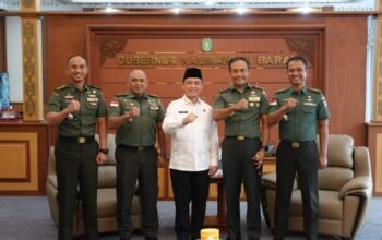 Ria Norsan saat menerima audiensi Danrem 121/ABW Sintang, Brigjen TNI Purnomosidi, S.IP., M.AP., M.Han., bersama jajaran, di Ruang Kerja Gubernur Kalbar, Rabu (25/6/2025).