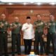 Ria Norsan saat menerima audiensi Danrem 121/ABW Sintang, Brigjen TNI Purnomosidi, S.IP., M.AP., M.Han., bersama jajaran, di Ruang Kerja Gubernur Kalbar, Rabu (25/6/2025).