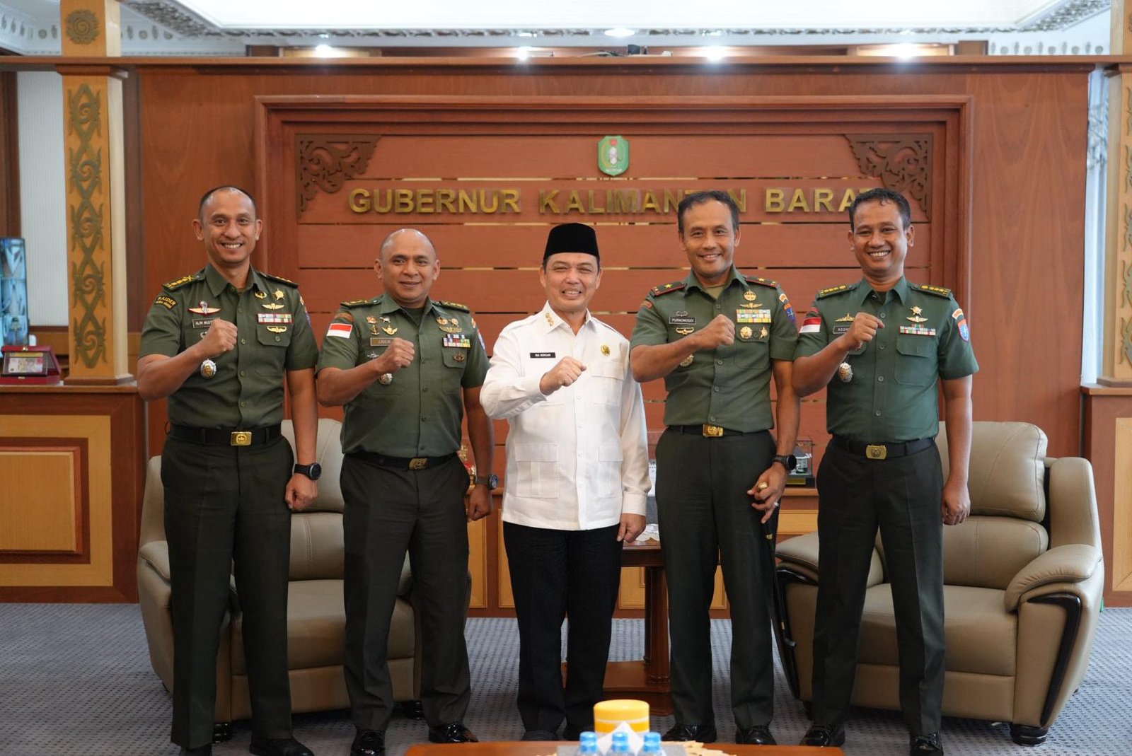Ria Norsan saat menerima audiensi Danrem 121/ABW Sintang, Brigjen TNI Purnomosidi, S.IP., M.AP., M.Han., bersama jajaran, di Ruang Kerja Gubernur Kalbar, Rabu (25/6/2025).
