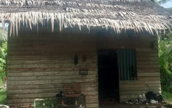 Penampakan rumah Zulkarnain di Kuala Secapah, Kabupaten Mempawah. Sepekan yang lalu rumah ini ia robohkan demi keselamatan keluarganya.