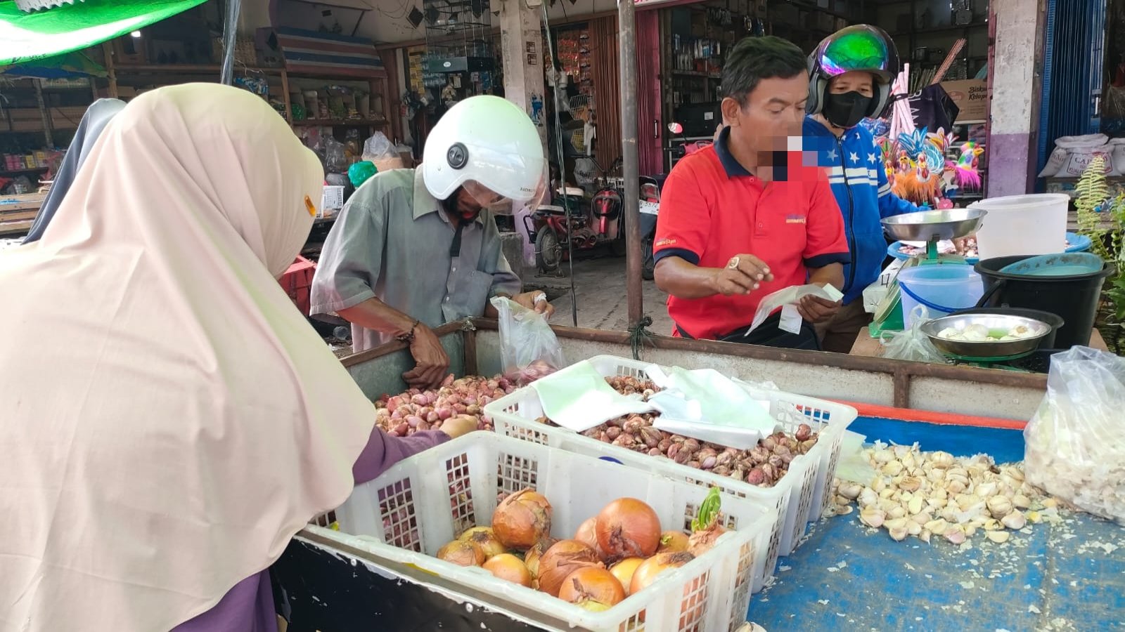 Harga Bawang Merah di Pasar Pagi Sungai Pinyuh Melonjak Naik 80 Persen