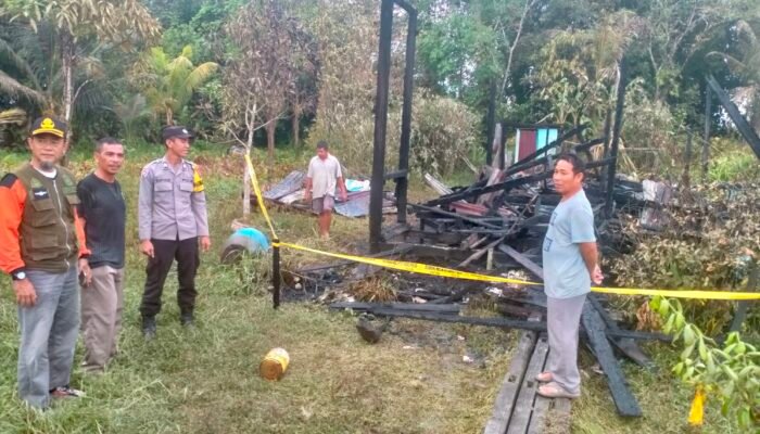 Rumah Warga di Sejangkung Ludes Terbakar, Kerugian Capai Rp 25 Juta