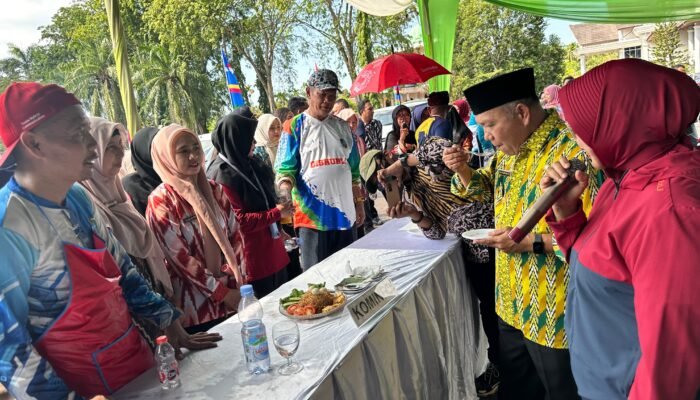 Momen Hari Jadi ke-66 Kabupaten Mempawah, Pejabat Pria di Lingkungan Pemerintahan Ikuti Lomba Masak Nasi Goreng