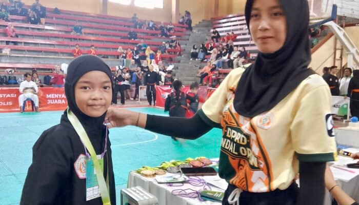 Siswi MI Yasnam Samutida Kecamatan Teluk Keramat Raih Tiga Mendali dalam Kejuaraan Pencak Silat Tingkat Nasional