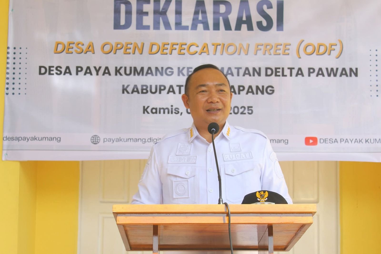 Bupati Alexander