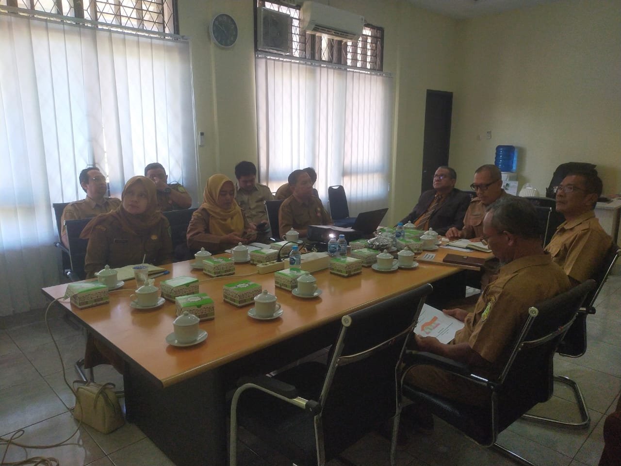 Rapat koordinasi usulan pembentukan UPTD Perikanan di Dinas Perikanan Peternakan dan Kesehatan Hewan Kabupaten Sambas, Selasa 1 Juli 2025.