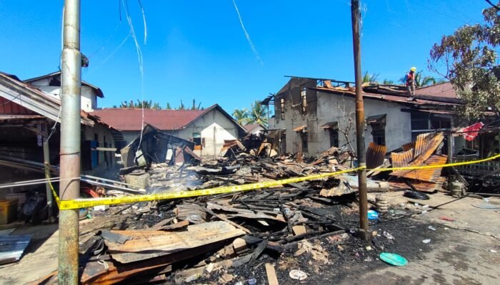 “Rumah Hangus, Hanya Dompet Tersisa” Kisah Pilu Korban Kebakaran di Gang Nelayan Sungai Pinyuh 