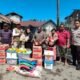BPBD Kabupaten Mempawah saat menyerahkan bantuan logistik kepada korban kebakaran di Gang Nelayan Sungai Pinyuh.