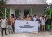 Peresmian rumah bantuan Baznas untuk Yanto warga Pak Nungkat, Desa Sekabuk, Kecamatan Sadaniang, Kabupaten Mempawah, Senin 7 Juli 2025.