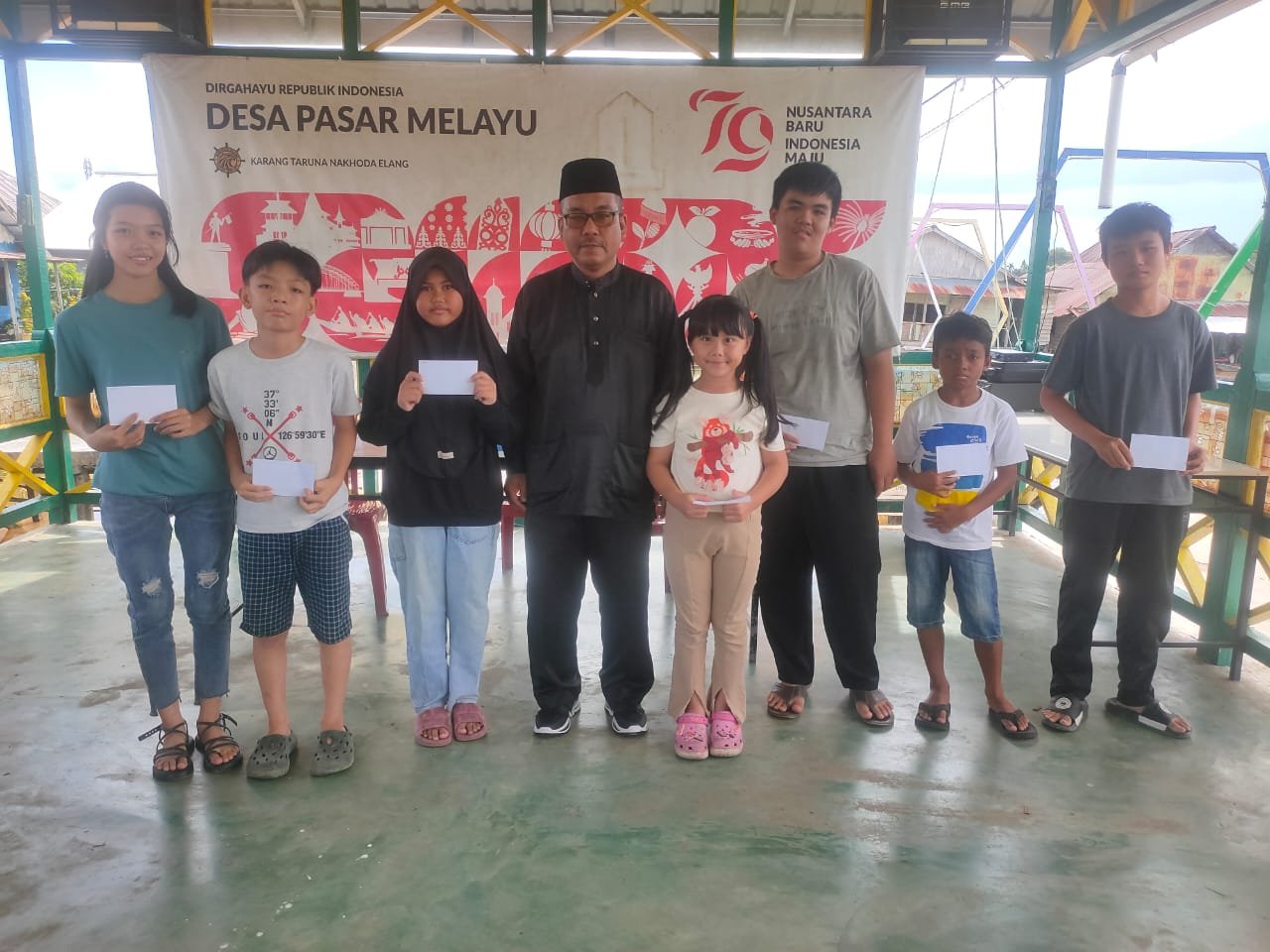 Penyerahan program pendidikan Desa Pasar Melayu