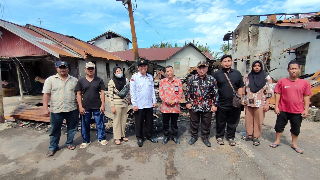 Tim Baznas Kabupaten Mempawah meninjau langsung kondisi korban kebakaran di Gang Nelayan Sungai Pinyuh