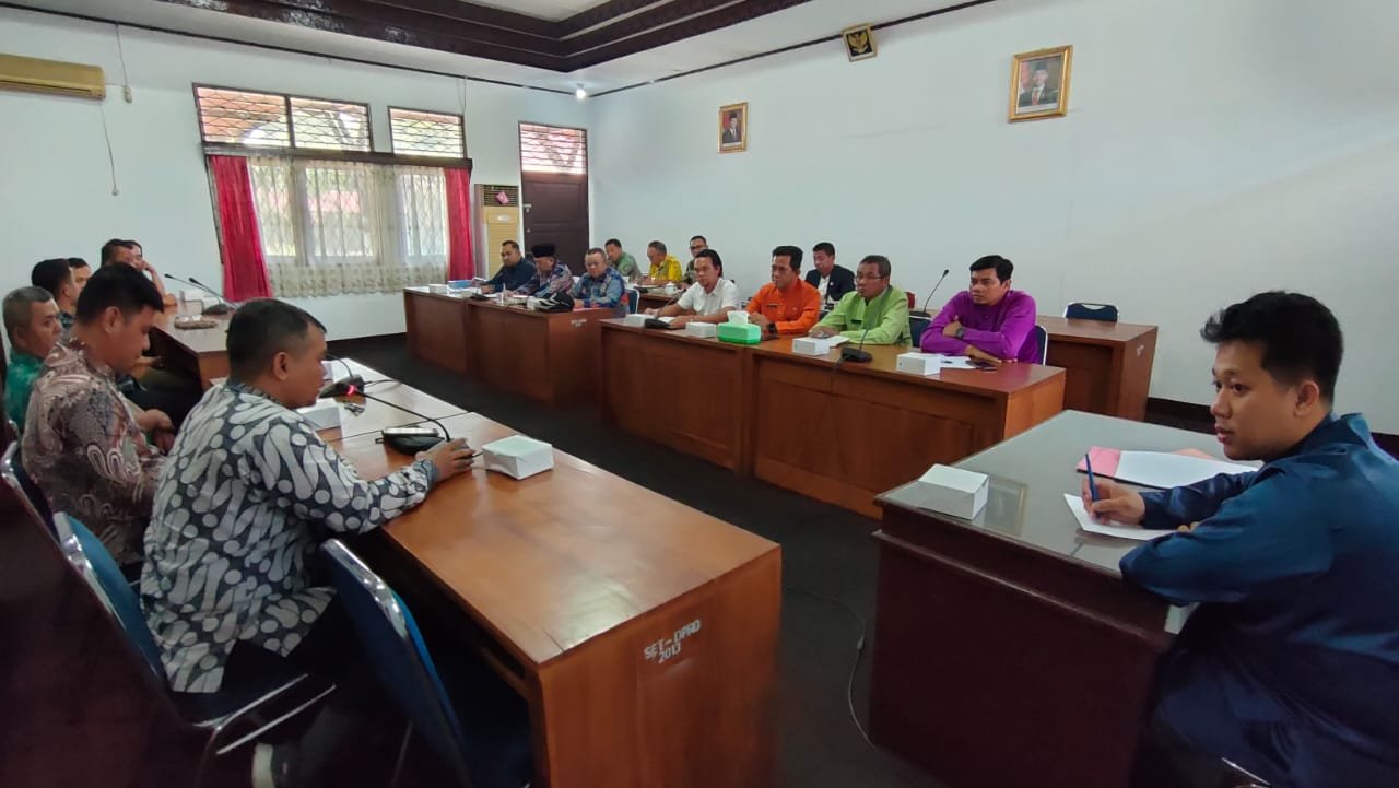 Lembaga Pendidikan SD Bunda Sungai Pinyuh hearing ke DPRD Mempawah.