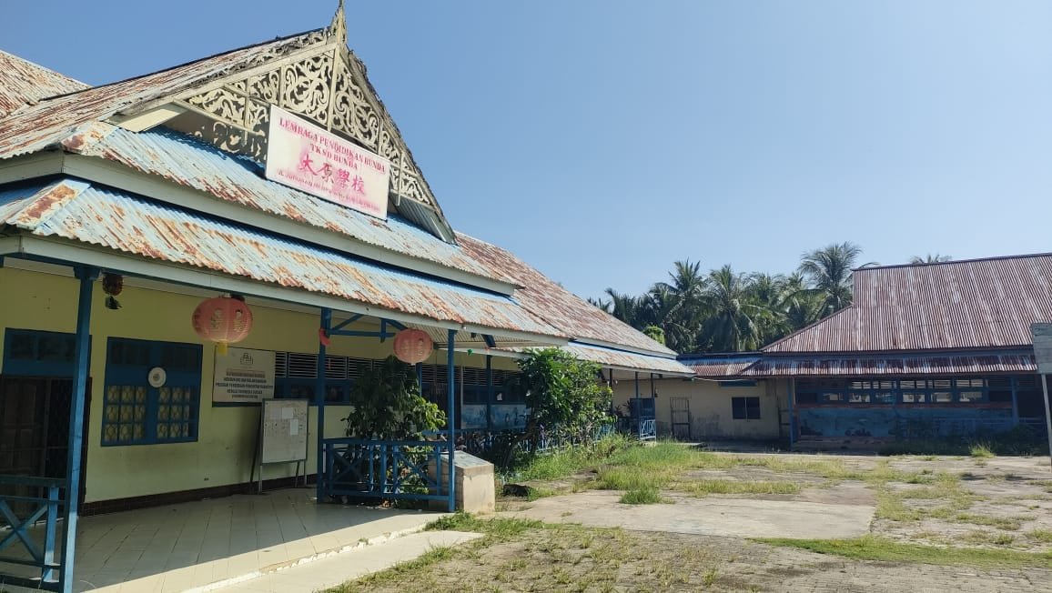 SEPI -Lembaga Pendidikan SD Bunda Sungai Pinyuh tampak sepi karena sekolah hampir tutup.